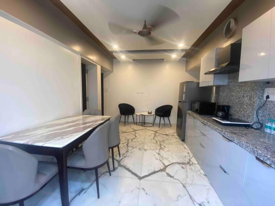 Bandra'S Prime Luxurious 2 Bhk Apartamento Bombaim Exterior foto