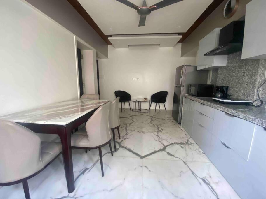 Bandra'S Prime Luxurious 2 Bhk Apartamento Bombaim Exterior foto